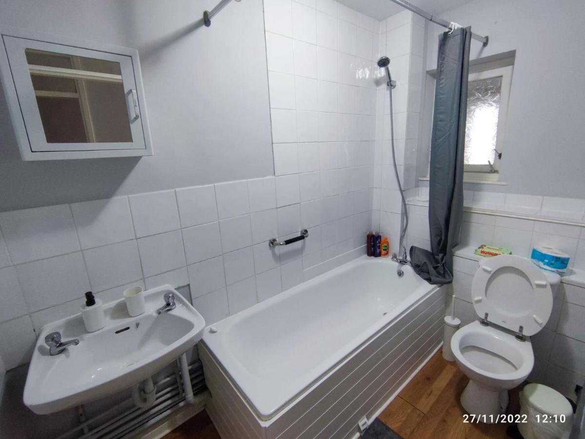 Central And Quiet Flat In London! Close To Station מראה חיצוני תמונה